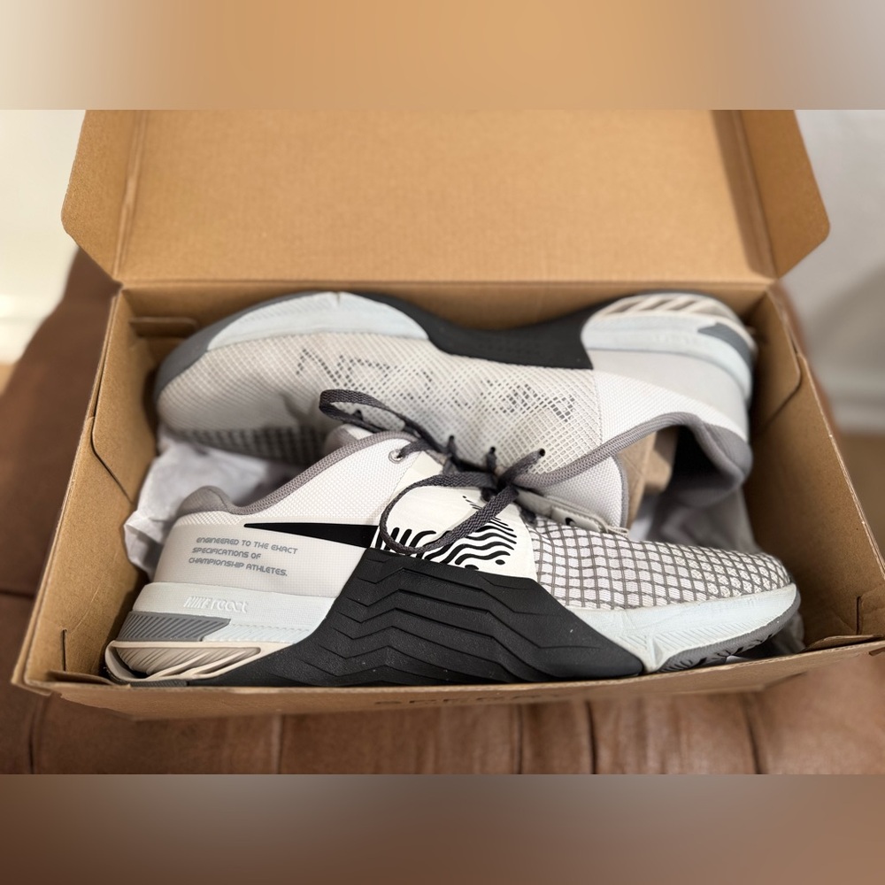 Men’s Nike Metcon 8 Photon Dust size 11.5